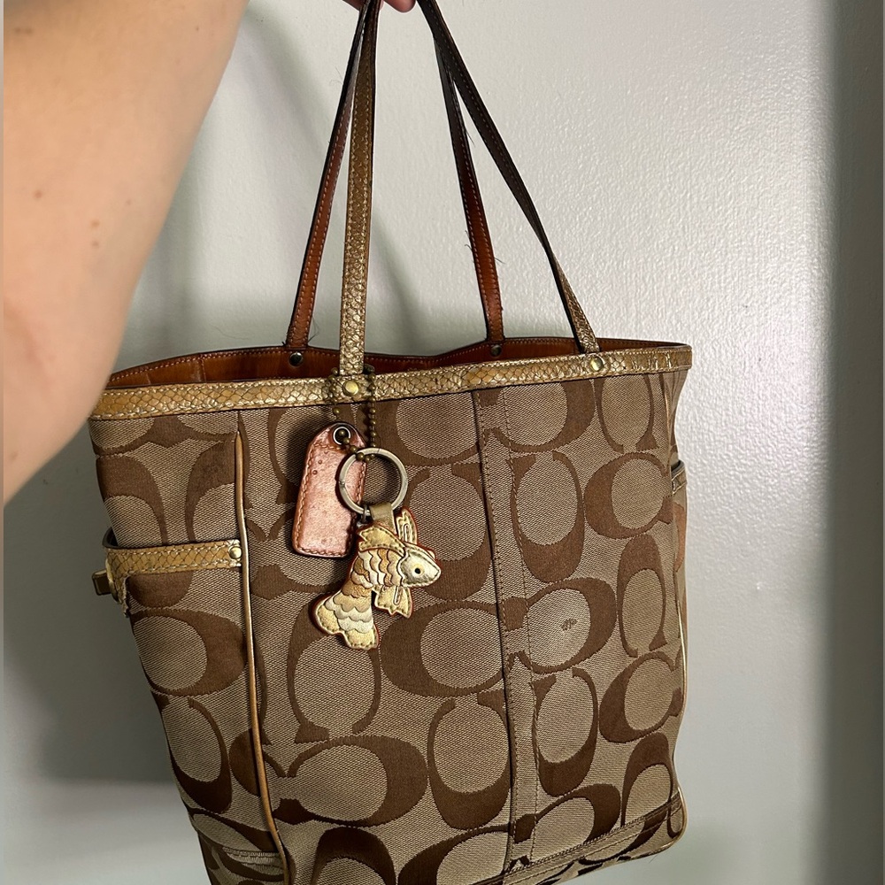 Vintage medium sized tan coach purse